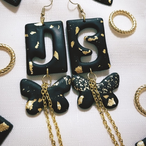 Your Initial Earrings please - Picture 2 of 5